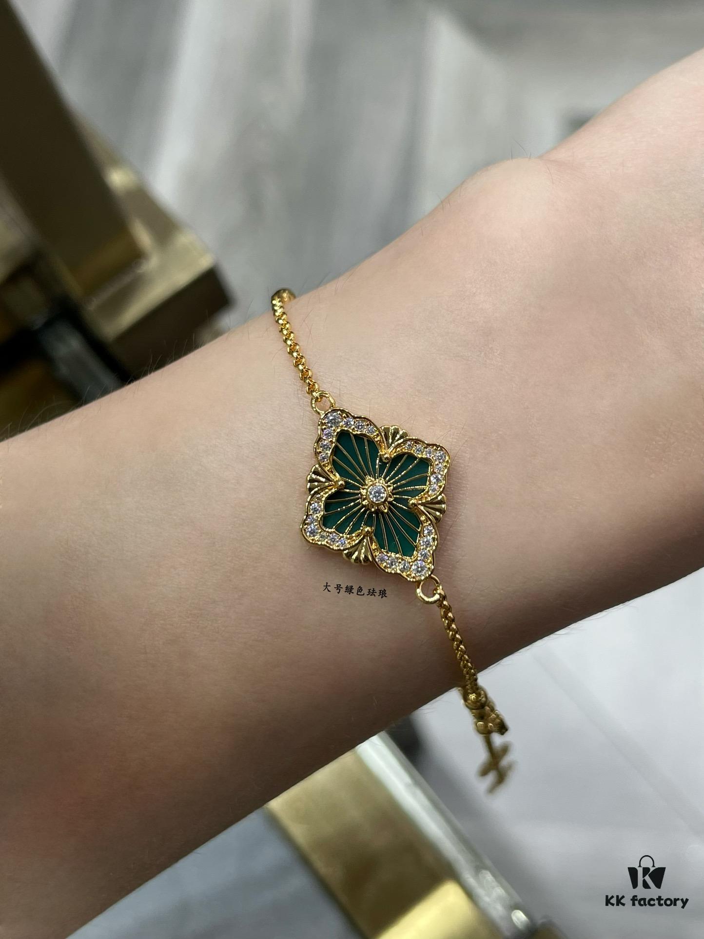 69301a7112f62673a6fad133 Buccellati Large Opera Garden Series Green Enamel Bracelet, Vintage Court-style Clover and Four-petal Shell Double-sided Necklace