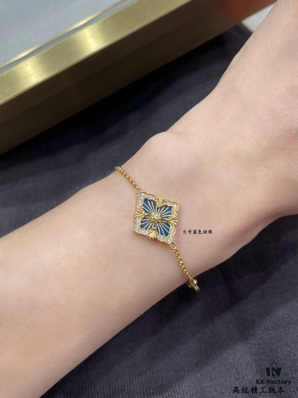 Buccellati Opera Maxi Blue Enamel Bracelet, Retro Court-style Clover and Four-petal Shell Double-sided Necklace with Rigato Silk Finish and Geometric Diamond Inlay