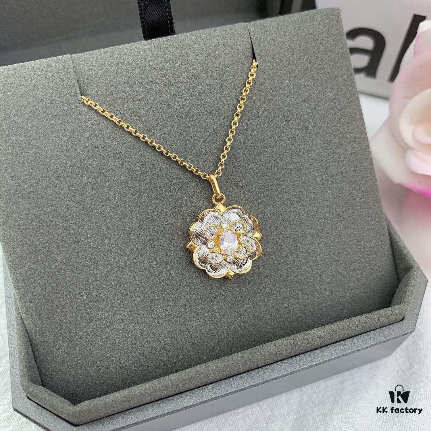 69301a9812f62673a6fad160 Buccellati Angel Vintage Court-style Diamond-set Filigree Necklace in Two-tone Rose Gold and White Gold, Yellow Gold and White Gold