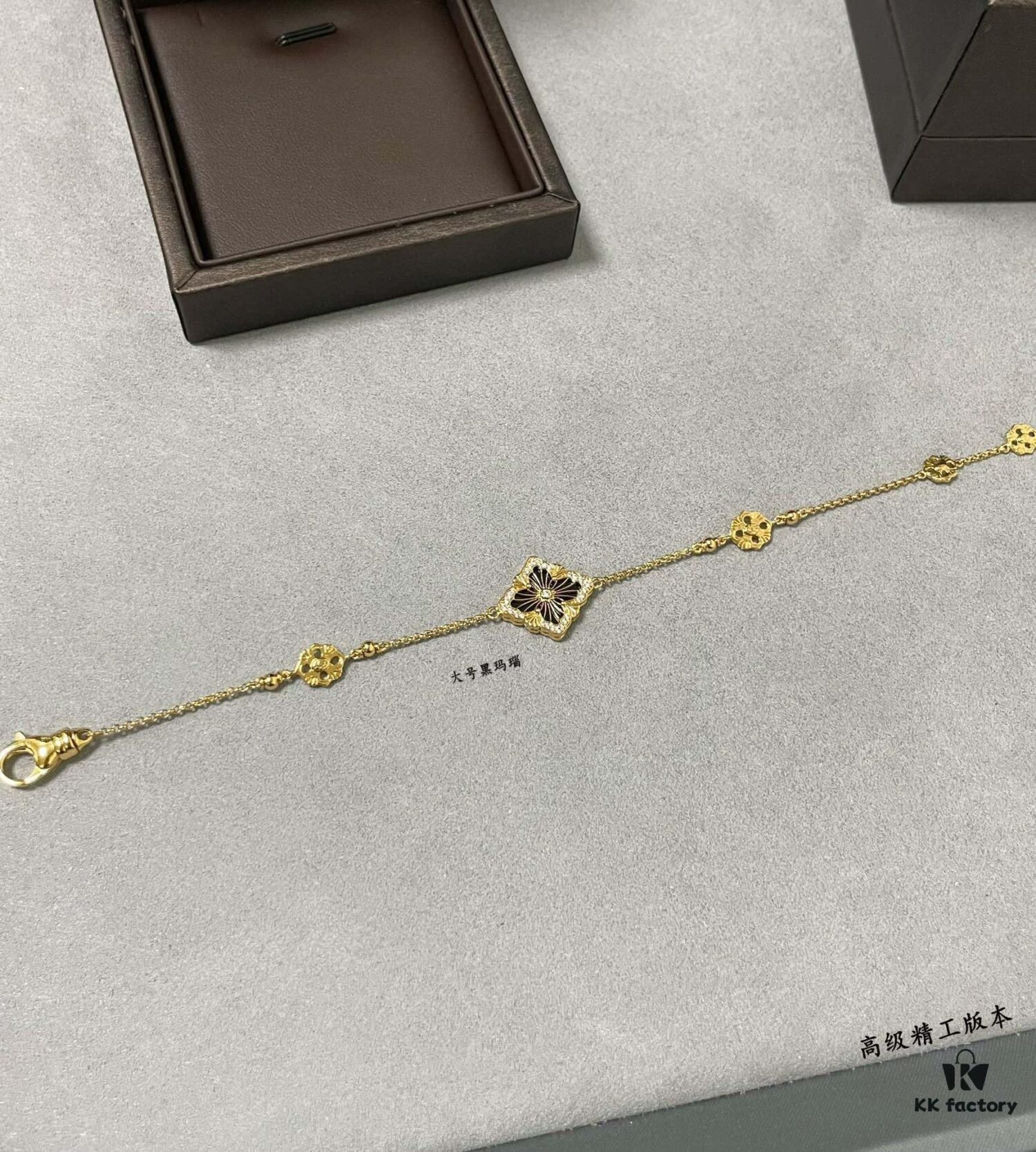69301a9f12f62673a6fad169 Buccellati Large Opera Series Onyx Bracelet, Vintage Court-style Clover and Four-petal Shell Double-sided Necklace