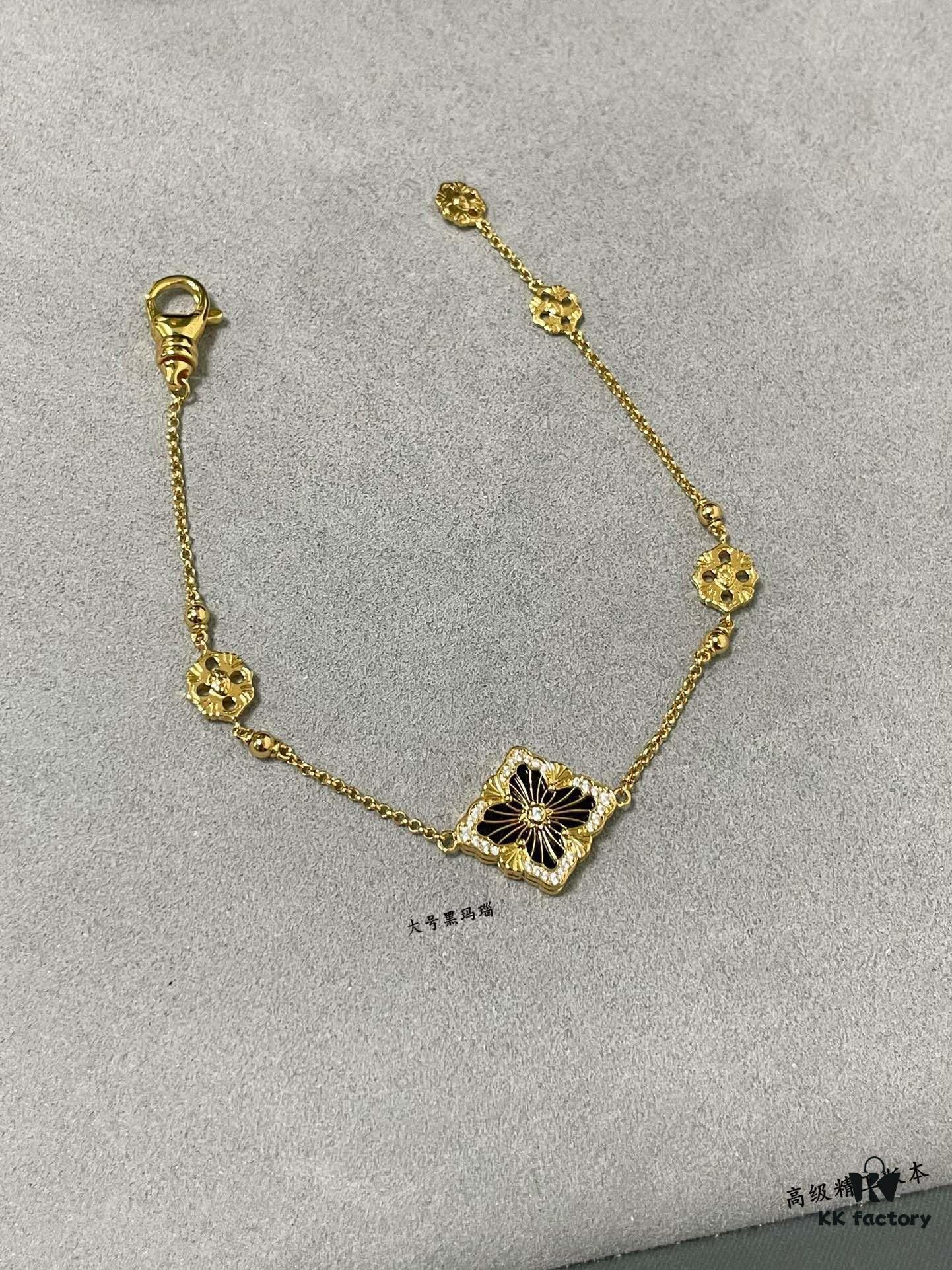 69301aa012f62673a6fad16b Buccellati Large Opera Series Onyx Bracelet, Vintage Court-style Clover and Four-petal Shell Double-sided Necklace