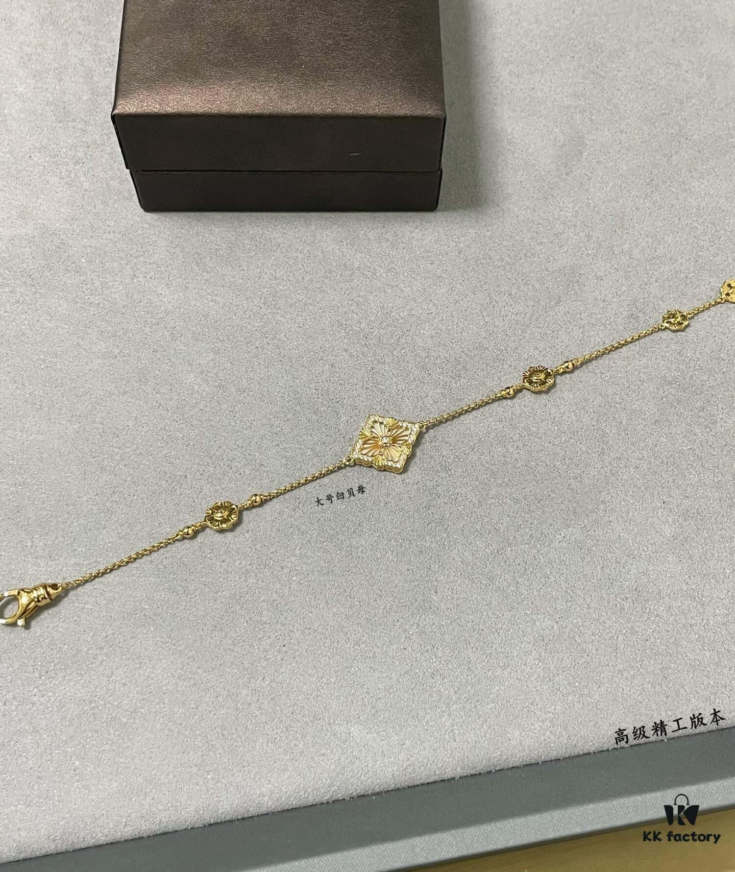 69301aa912f62673a6fad176 Buccellati Large Opera Series White Mother-of-Pearl Bracelet, Vintage Court Style Clover and Four-Petal Flower Double-Sided Necklace