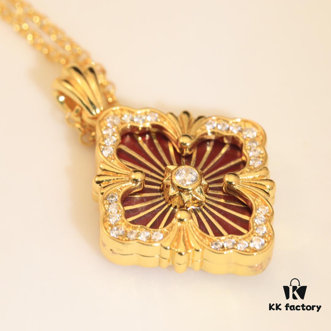 69301b0012f62673a6fad1d8 Buccellati Italian Luxury Jewelry Vintage Royal Style Diamond-Cut Clover Shell Agate Chalcedony Reversible Necklace in V Gold 18K Thick Gold Plating Original Chain End and Clasp High Quality