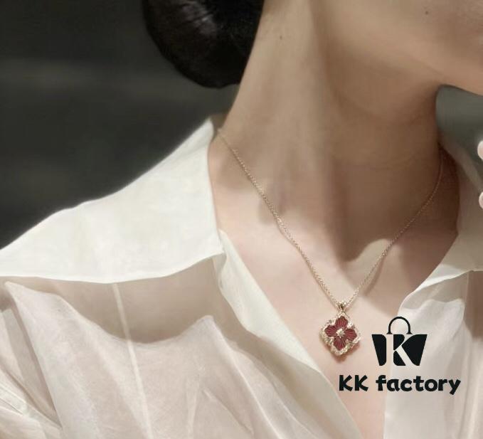 69301b0f12f62673a6fad1e4 Buccellati Italian Luxury Jewelry Vintage Royal Style Diamond-Cut Clover Shell Agate Chalcedony Reversible Necklace in V Gold 18K Thick Gold Plating Original Chain End and Clasp High Quality