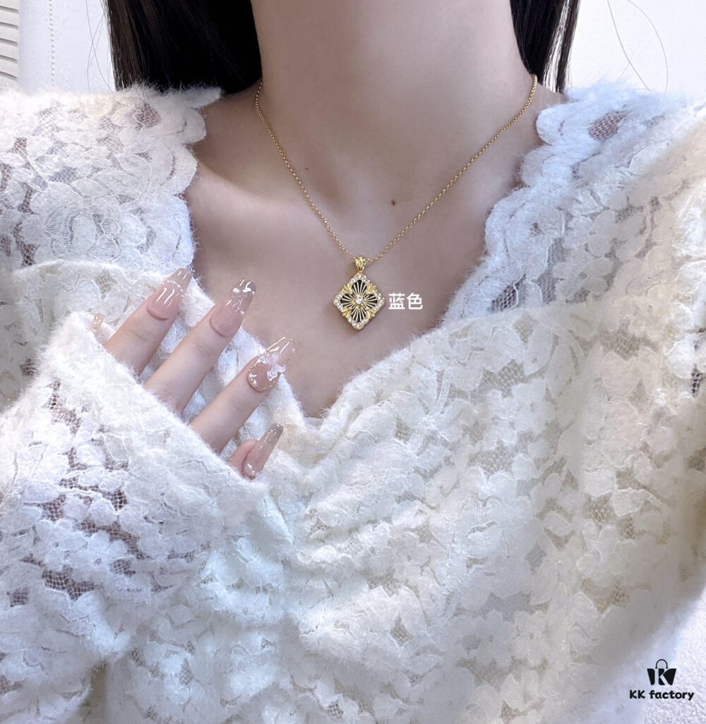 69301b1812f62673a6fad1ed Buccellati Vintage Court-style Diamond-Set Twisted Four-Leaf Clover Shell Agate Chalcedony Double-sided Necklace