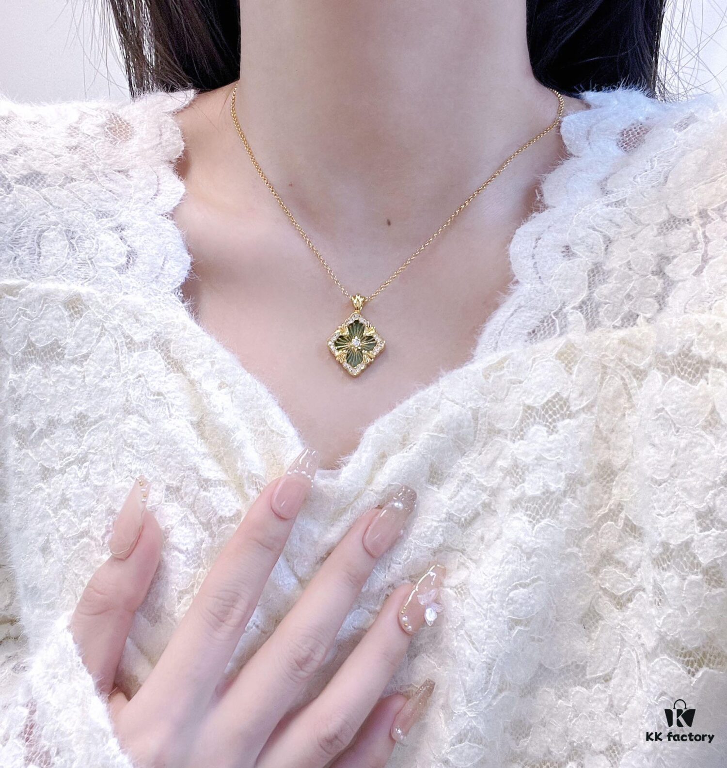 Buccellati Vintage Court-style Diamond-Set Twisted Four-Leaf Clover Shell Agate Chalcedony Double-sided Necklace