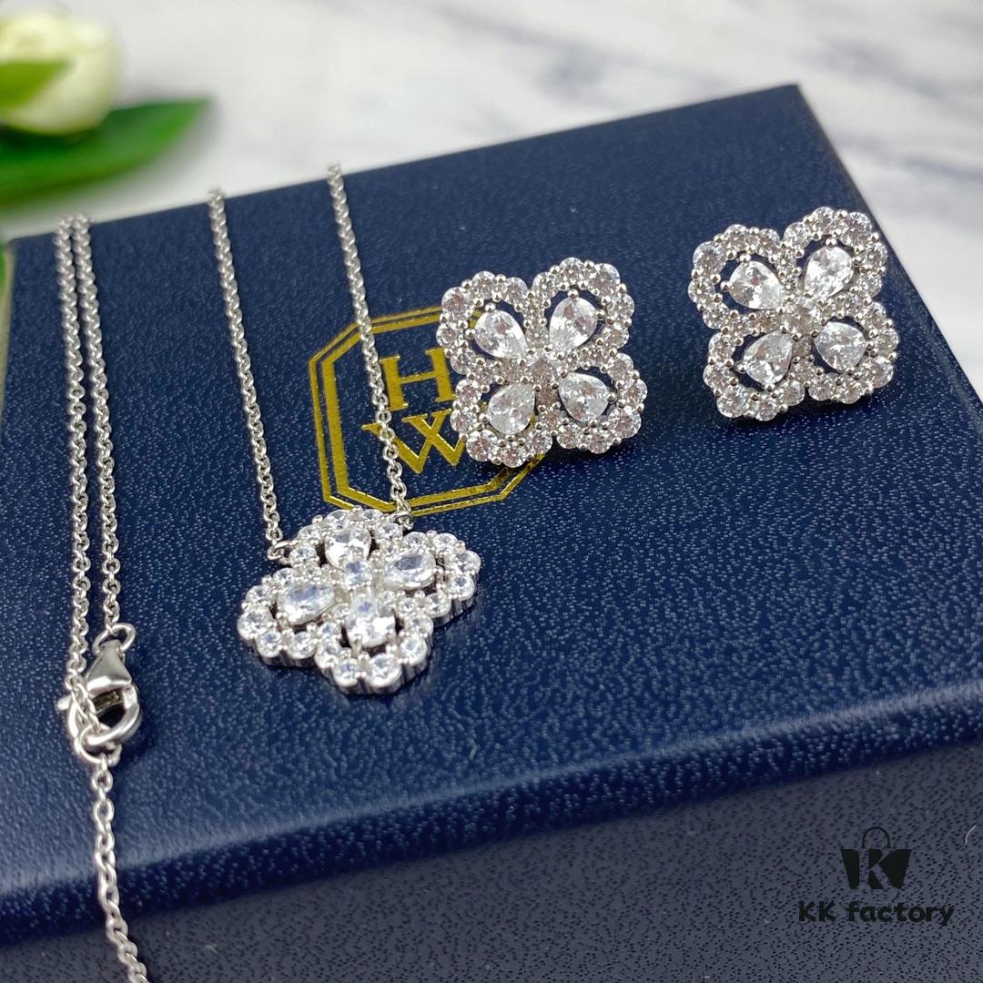 69301b8f12f62673a6fad259 Celebrities Wearing #Harry Winston Diamond Links Full Diamond Necklace and Diamond Earrings