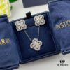 69301b9312f62673a6fad25b Celebrities Wearing #Harry Winston Diamond Links Full Diamond Necklace and Diamond Earrings