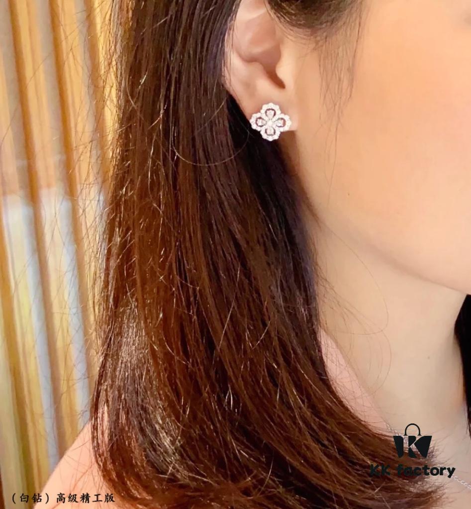 69301b9f12f62673a6fad263 Harry Winston Diamond Links Full Diamond Clover Stud Earrings (White Diamonds)