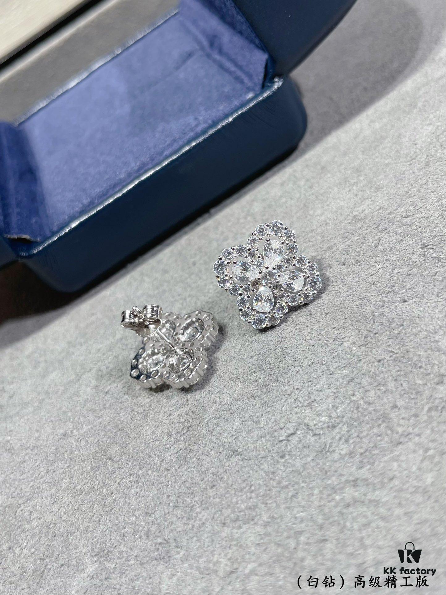 69301ba412f62673a6fad266 Harry Winston Diamond Links Full Diamond Clover Stud Earrings (White Diamonds)