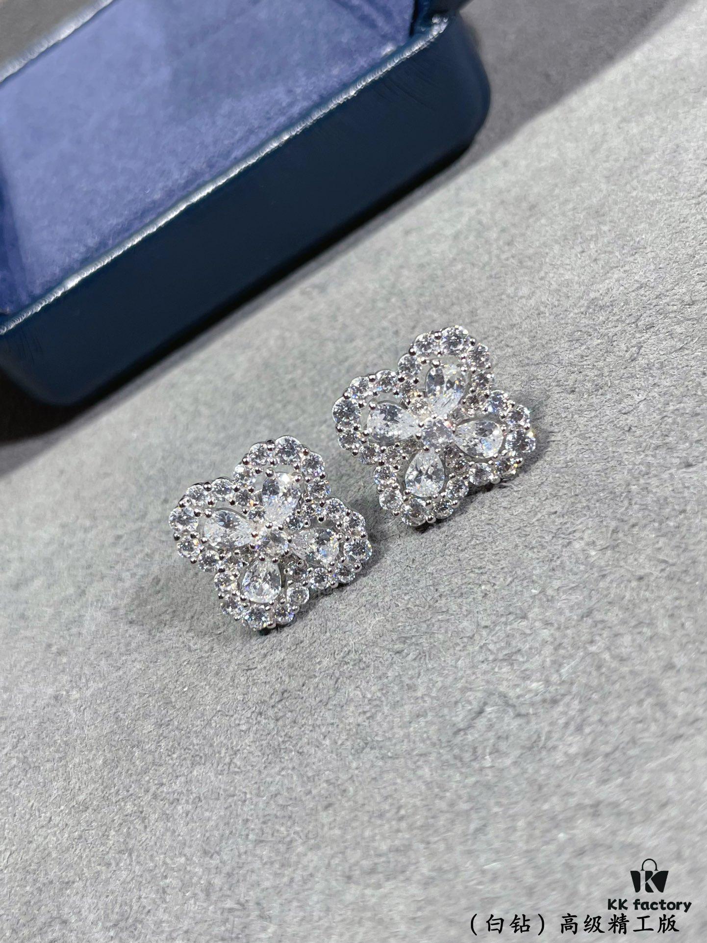 69301bac12f62673a6fad26a Harry Winston Diamond Links Full Diamond Clover Stud Earrings (White Diamonds)