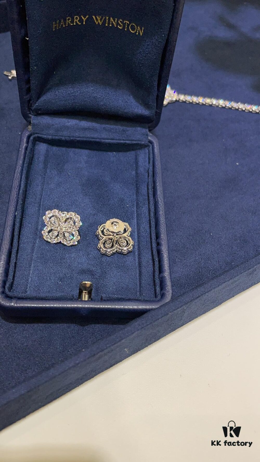 69301c2112f62673a6fad2c0 Harry Winston New Style Luxurious Clover Diamond Stud Earrings