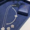 Harry Winston New Style Luxurious Clover Diamond Stud Earrings