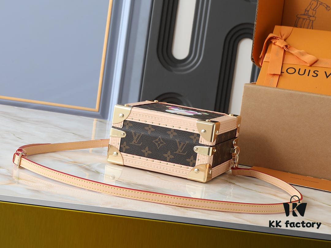 69301ff612f62673a6fad6ef Top-Quality Replica Dynamic Chip Dual-Color Leather Mini Square Trunk M13127 M14040