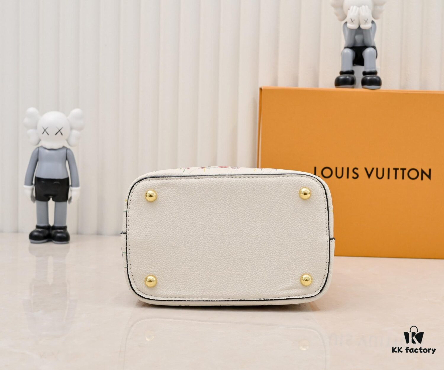 6930207412f62673a6fad761 M13676 M44021 NeoNoe BB Bucket Bag from Louis Vuitton × Takashi Murakami Re-Edition Collection
