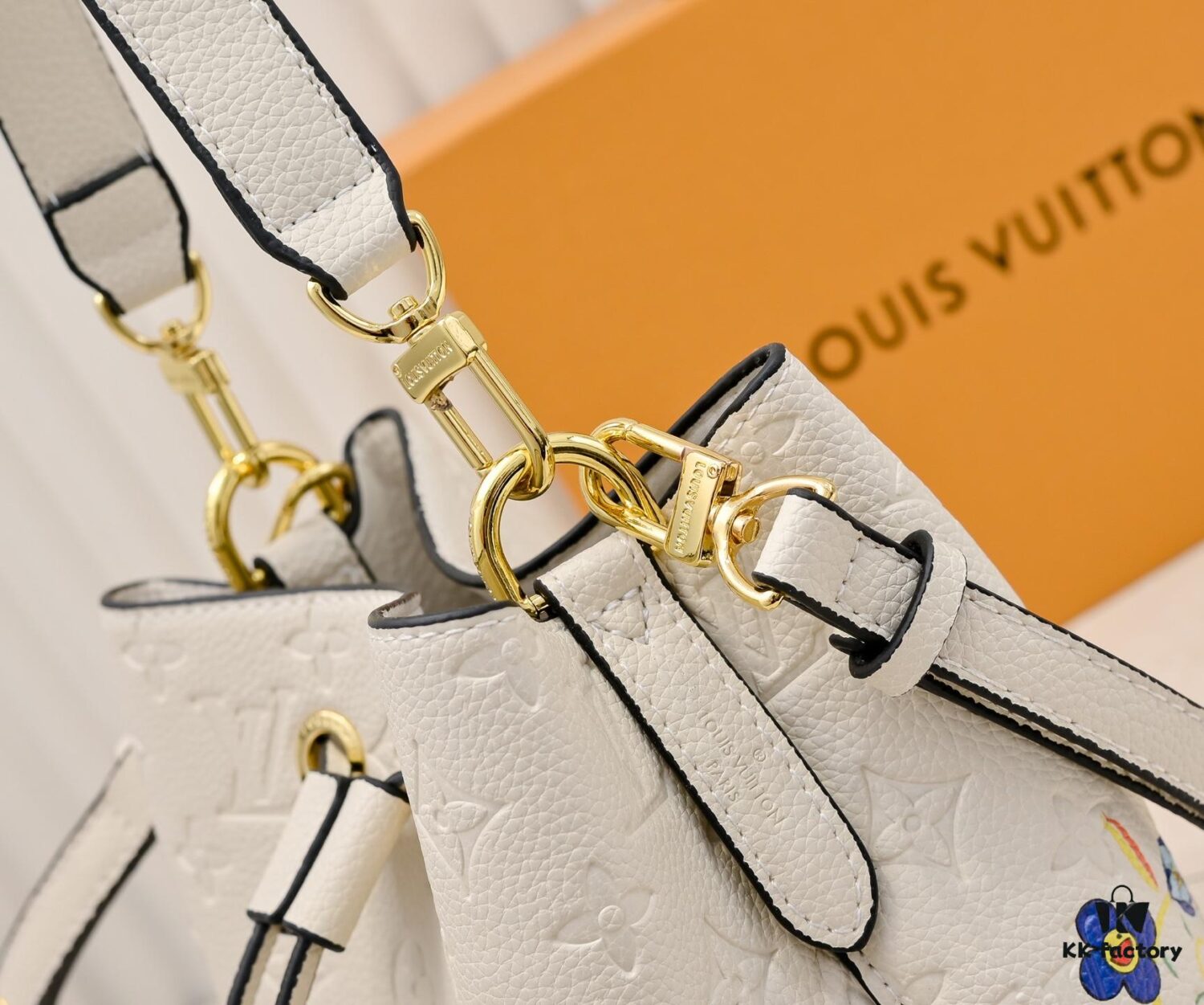 6930207712f62673a6fad766 M13676 M44021 NeoNoe BB Bucket Bag from Louis Vuitton × Takashi Murakami Re-Edition Collection
