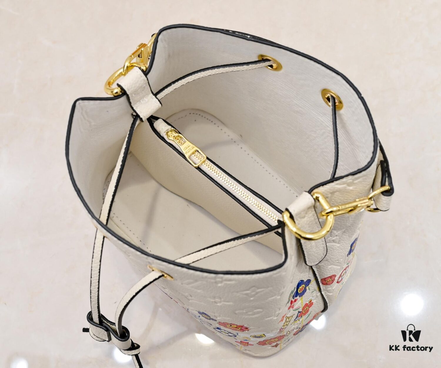 6930207912f62673a6fad767 M13676 M44021 NeoNoe BB Bucket Bag from Louis Vuitton × Takashi Murakami Re-Edition Collection