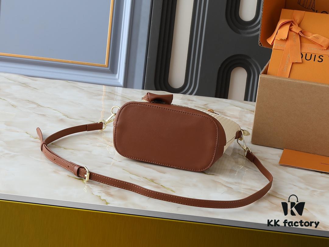 6930208c12f62673a6fad786 Upgraded Original M66588 Wallet On Chain Handbag from Louis Vuitton LV Bloom Collection