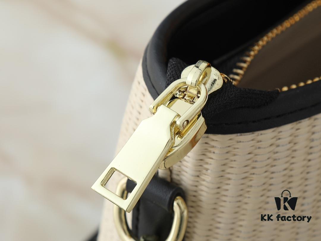693020b412f62673a6fad7be Upgraded Original M66588 Wallet On Chain Handbag from Louis Vuitton LV Bloom Collection