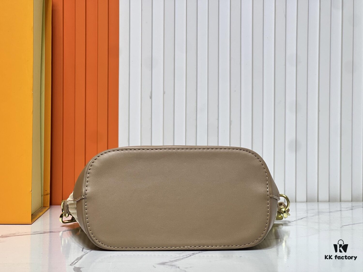 693020fd12f62673a6fad814 Upgraded Original 66588 Wallet On Chain Handbag from Louis Vuitton LV Bloom Collection