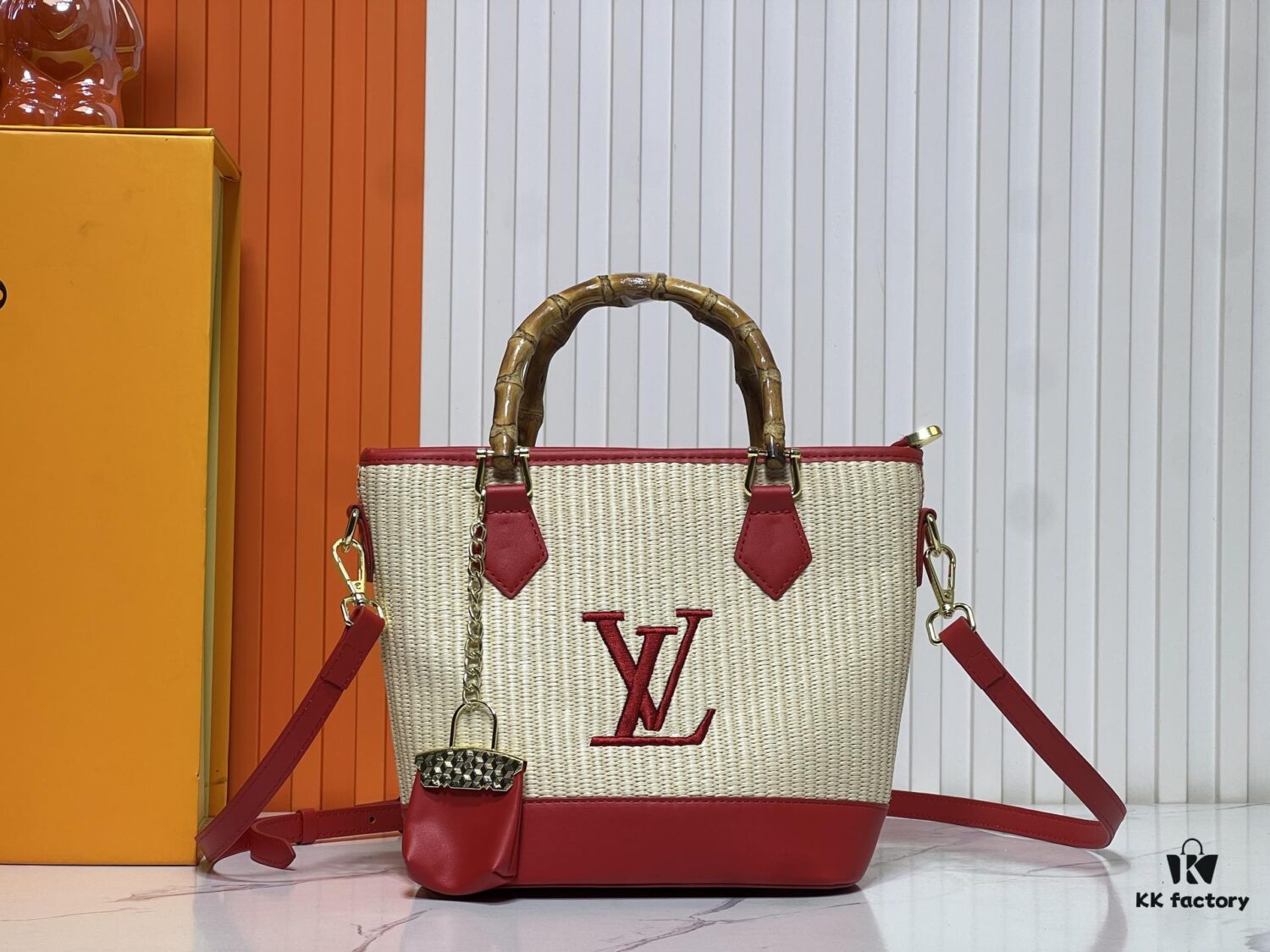 693020fd12f62673a6fad815 Upgraded Original 66588 Wallet On Chain Handbag from Louis Vuitton LV Bloom Collection