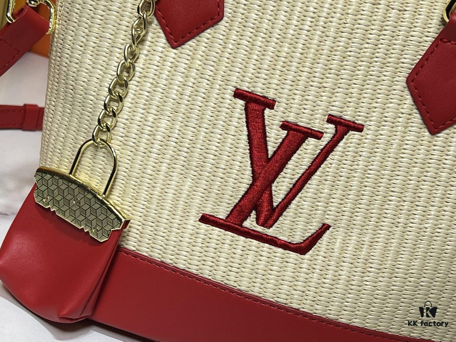 6930210012f62673a6fad816 Upgraded Original 66588 Wallet On Chain Handbag from Louis Vuitton LV Bloom Collection