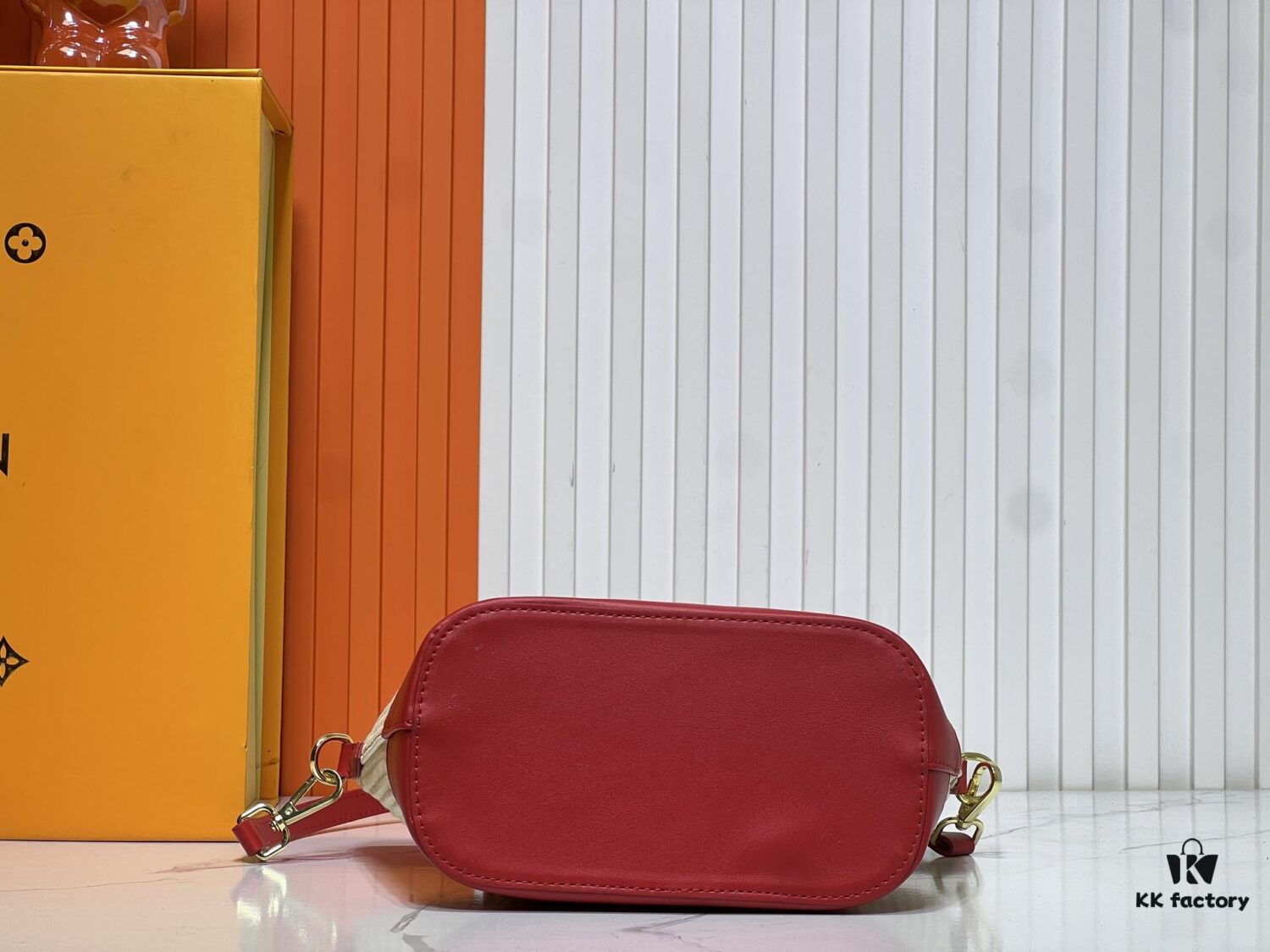 6930210012f62673a6fad818 Upgraded Original 66588 Wallet On Chain Handbag from Louis Vuitton LV Bloom Collection
