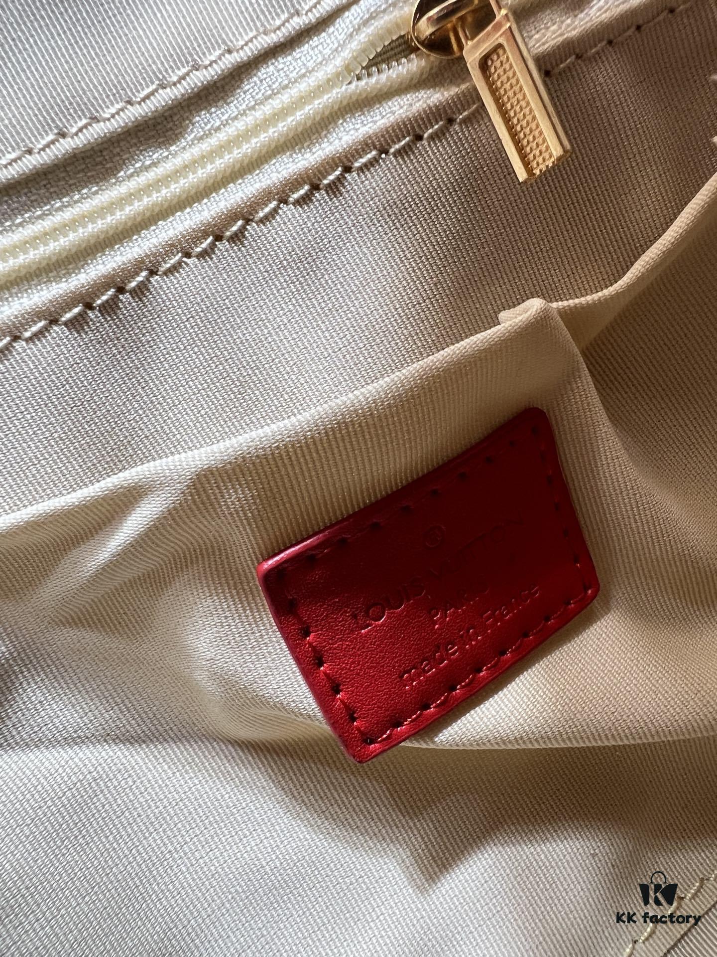 6930210412f62673a6fad81b Upgraded Original 66588 Wallet On Chain Handbag from Louis Vuitton LV Bloom Collection