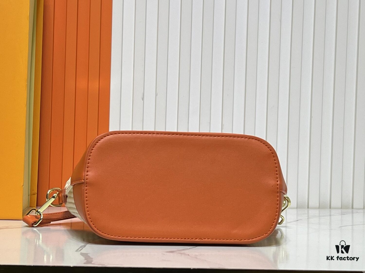 6930210912f62673a6fad822 Upgraded Original 66588 Wallet On Chain Handbag from Louis Vuitton LV Bloom Collection