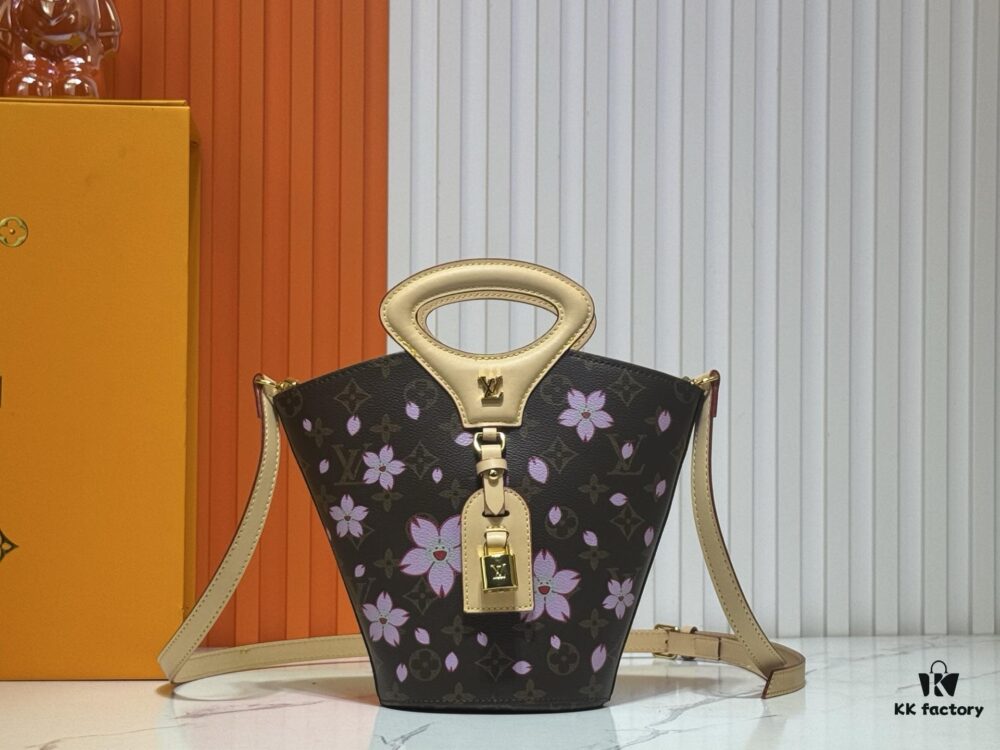 6930216e12f62673a6fad897 Upgraded Original M14680 Nicolas Ghesquière Presents the Rivage BB Bag from the 2025 Spring-Summer Collection