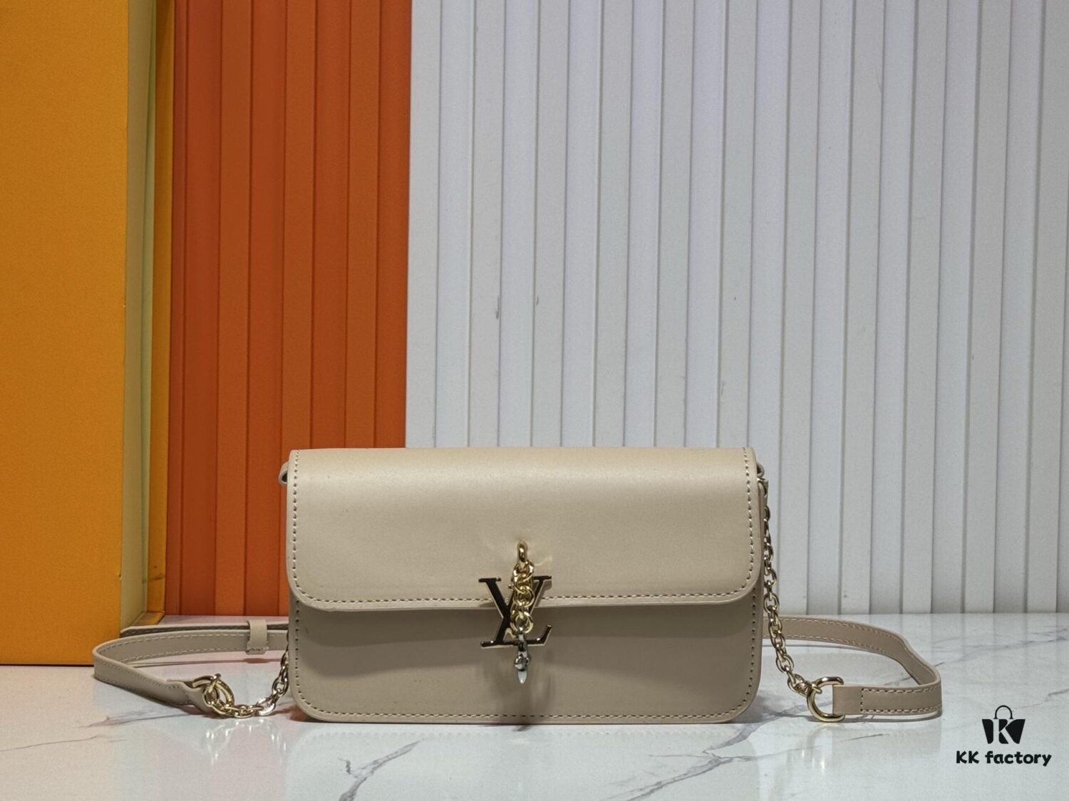 6930219712f62673a6fad8ca Wallet On Chain Handbag M14564
