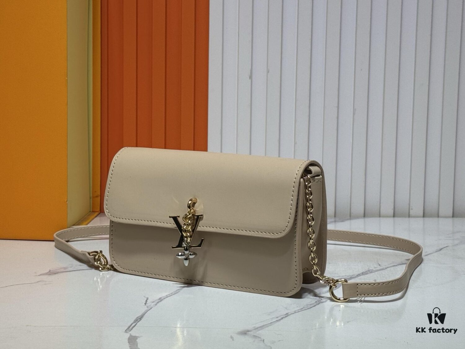 6930219712f62673a6fad8cb Wallet On Chain Handbag M14564