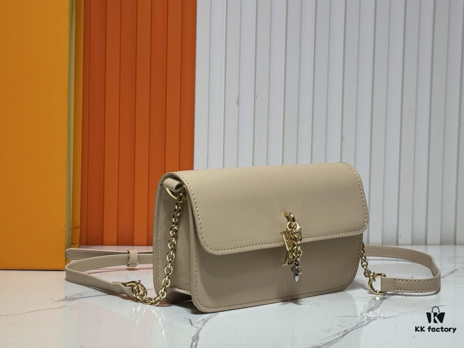 6930219812f62673a6fad8cc Wallet On Chain Handbag M14564