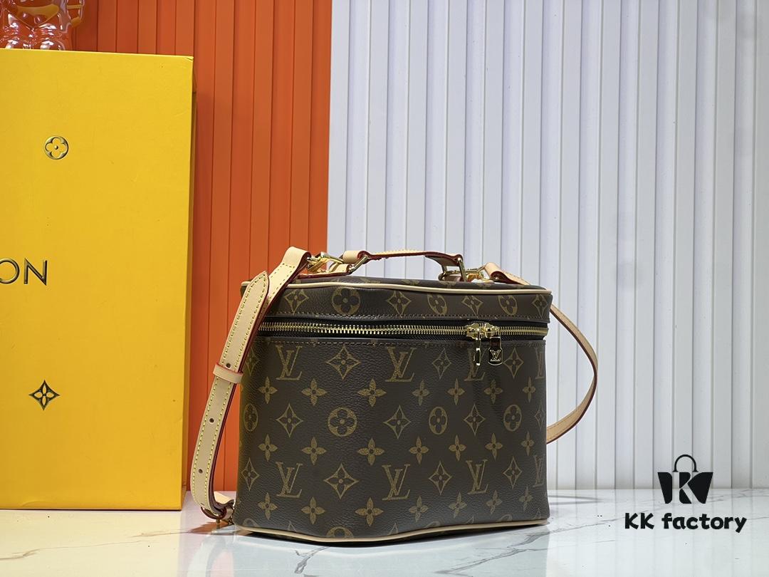 6930228712f62673a6fad9c2 Upgraded Original ✨M42265 This elegant toiletry bag, inspired by the iconic Nice pouch, is a stylish choice for carrying essential beauty items. The hidden zip pocket inside the flap is perfect for storing particularly valuable personal belongings.