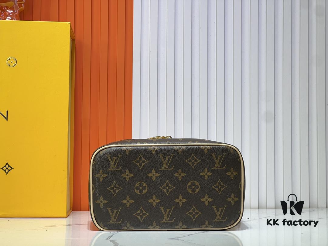 6930228a12f62673a6fad9c4 Upgraded Original ✨M42265 This elegant toiletry bag, inspired by the iconic Nice pouch, is a stylish choice for carrying essential beauty items. The hidden zip pocket inside the flap is perfect for storing particularly valuable personal belongings.