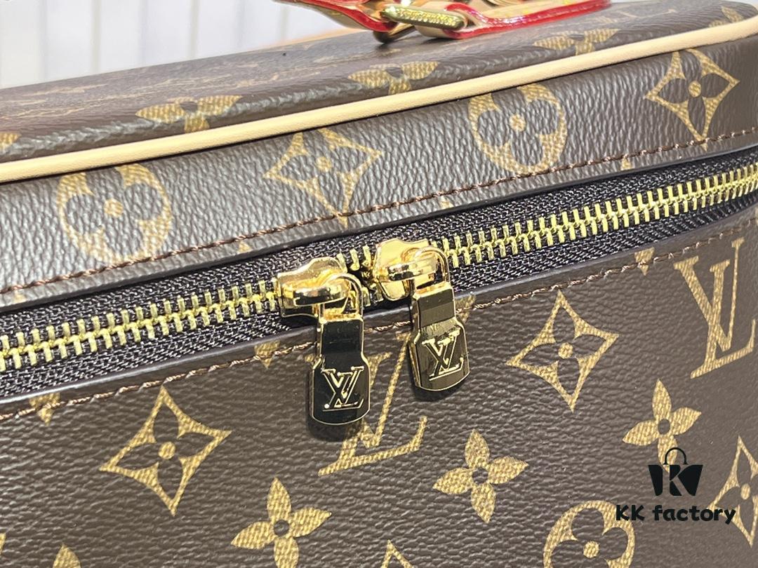 6930228e12f62673a6fad9c8 Upgraded Original ✨M42265 This elegant toiletry bag, inspired by the iconic Nice pouch, is a stylish choice for carrying essential beauty items. The hidden zip pocket inside the flap is perfect for storing particularly valuable personal belongings.