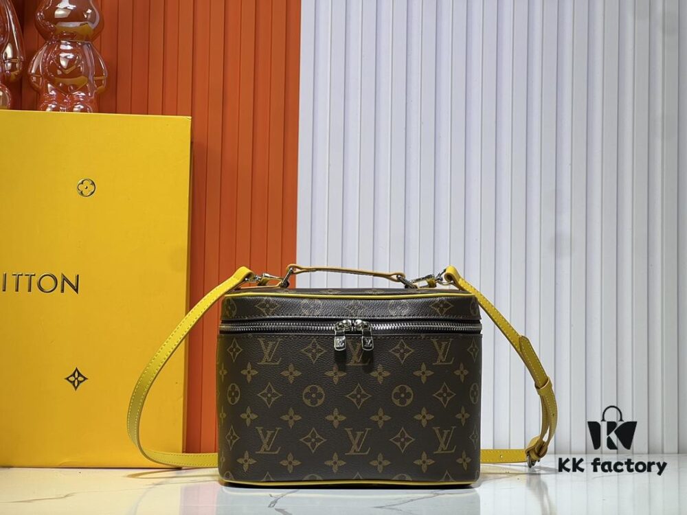 6930229012f62673a6fad9c9 Upgraded Original ✨M42265 This style, inspired by the iconic Nice cosmetic pouch, features an elegant wash bag that is a personalized choice for carrying essential beauty items. The hidden zip pocket inside the flap securely stores particularly valuable personal belongings.