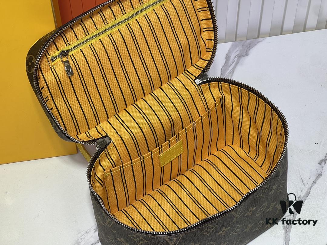 6930229a12f62673a6fad9d2 Upgraded Original ✨M42265 This style, inspired by the iconic Nice cosmetic pouch, features an elegant wash bag that is a personalized choice for carrying essential beauty items. The hidden zip pocket inside the flap securely stores particularly valuable personal belongings.