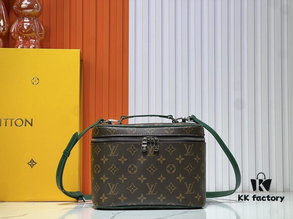 693022a912f62673a6fad9da Upgraded Original ✨M42265 This elegant toiletry bag, inspired by the iconic Nice pouch, is a stylish choice for carrying essential beauty items. The concealed zip pocket inside the flap provides secure storage for particularly valuable personal belongings.