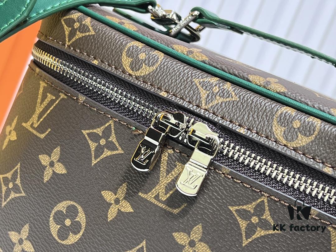 693022b412f62673a6fad9e1 Upgraded Original ✨M42265 This elegant toiletry bag, inspired by the iconic Nice pouch, is a stylish choice for carrying essential beauty items. The concealed zip pocket inside the flap provides secure storage for particularly valuable personal belongings.