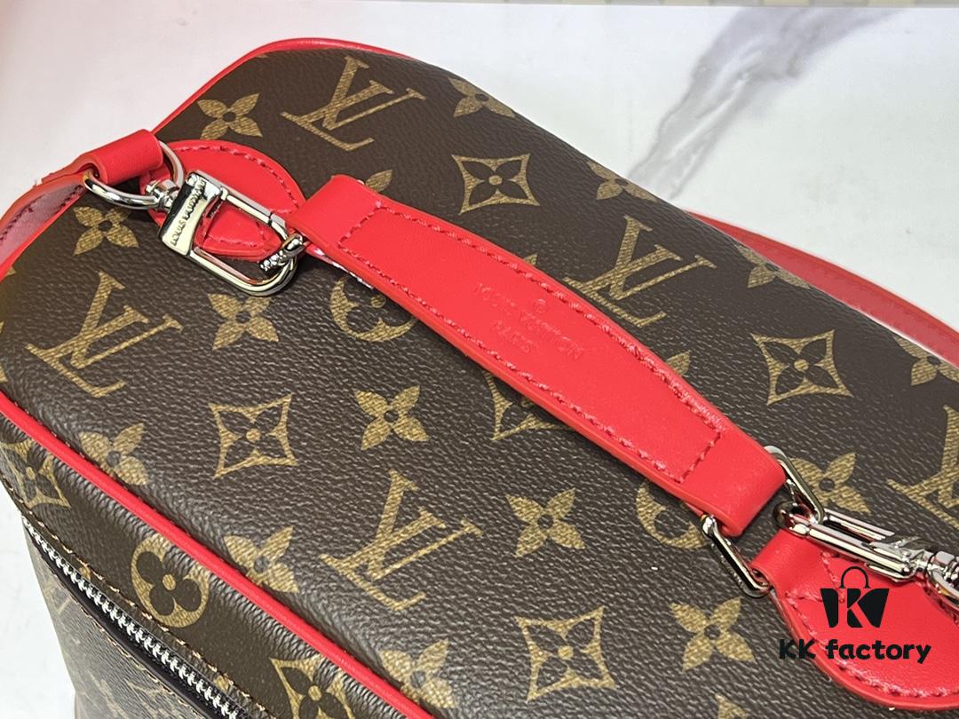 693022c812f62673a6fad9f0 Upgraded Original ✨M42265 This elegant toiletry bag, inspired by the iconic Nice pouch, is a stylish choice for carrying essential beauty items. The hidden zip pocket on the inside of the flap provides secure storage for particularly valuable personal belongings.