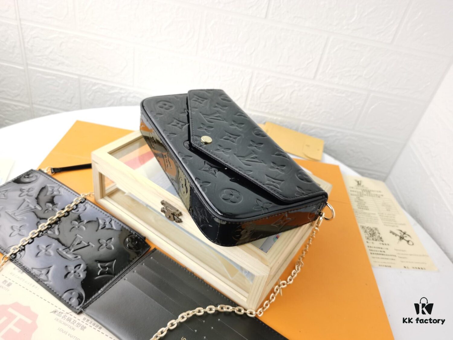 6930235c12f62673a6fada78 Replica High-Quality Full Steel Hardware Embossed Patent Leather Louis Vuitton Felicie Handbag
