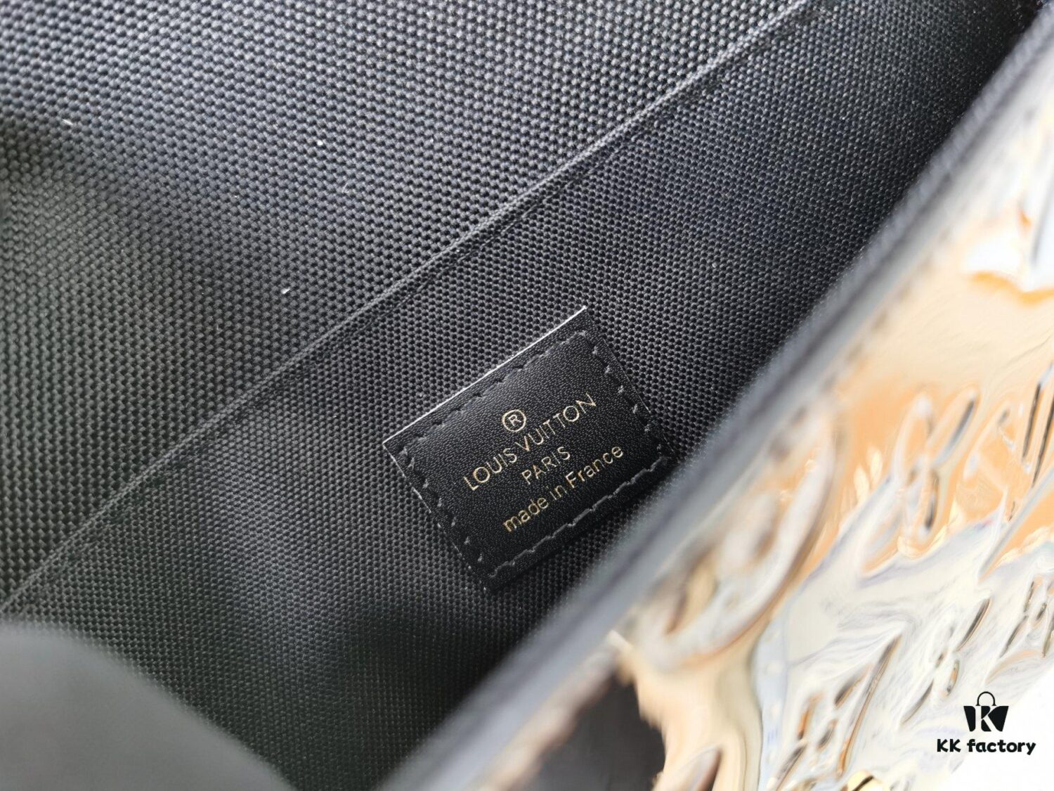 6930236212f62673a6fada7b Replica High-Quality Full Steel Hardware Embossed Patent Leather Louis Vuitton Felicie Handbag