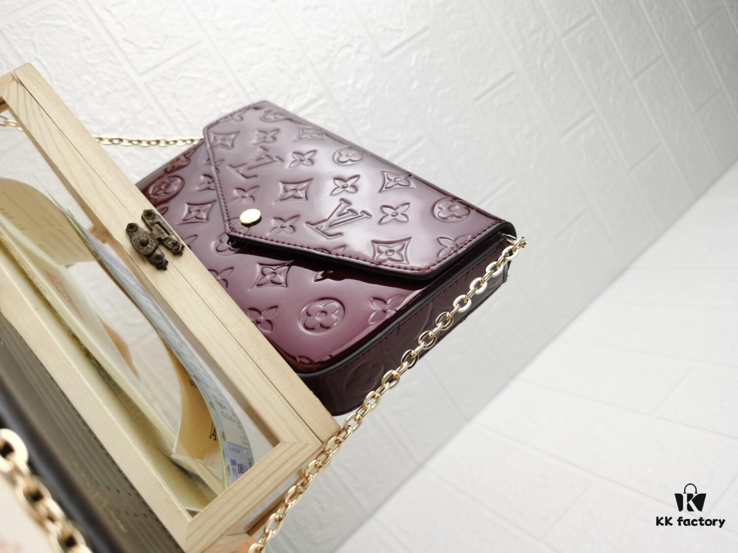 6930239112f62673a6fada97 Replica High-Quality Louis Vuitton Felicie Handbag with Full Steel Hardware and Embossed Patent Leather