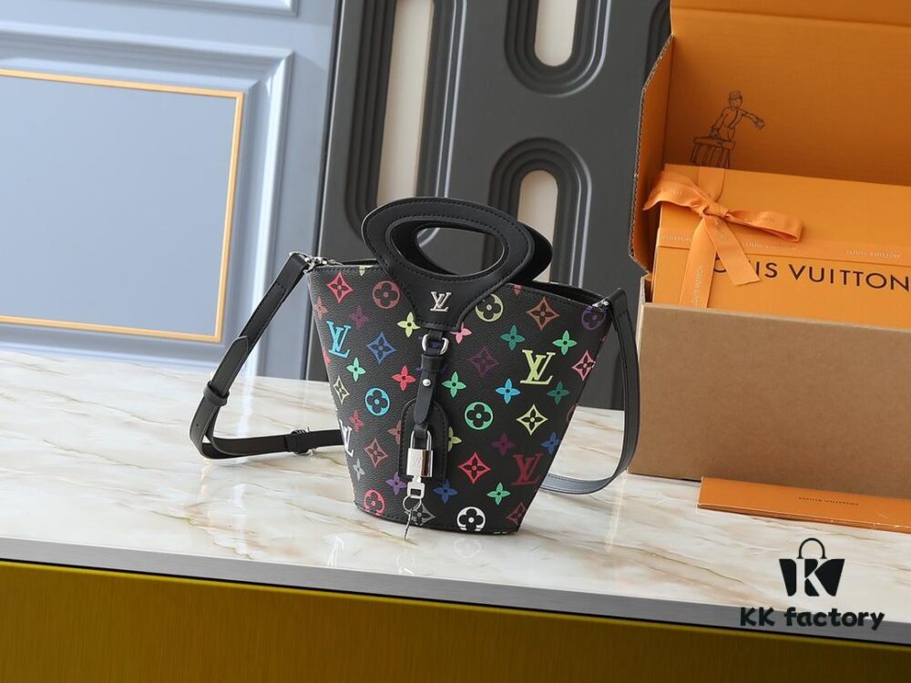 6930244812f62673a6fadb5b Upgraded Original M1468 Nicolas Ghesquière Presents the Rivage BB Bag from the Louis Vuitton Spring-Summer 2025 Runway Collection