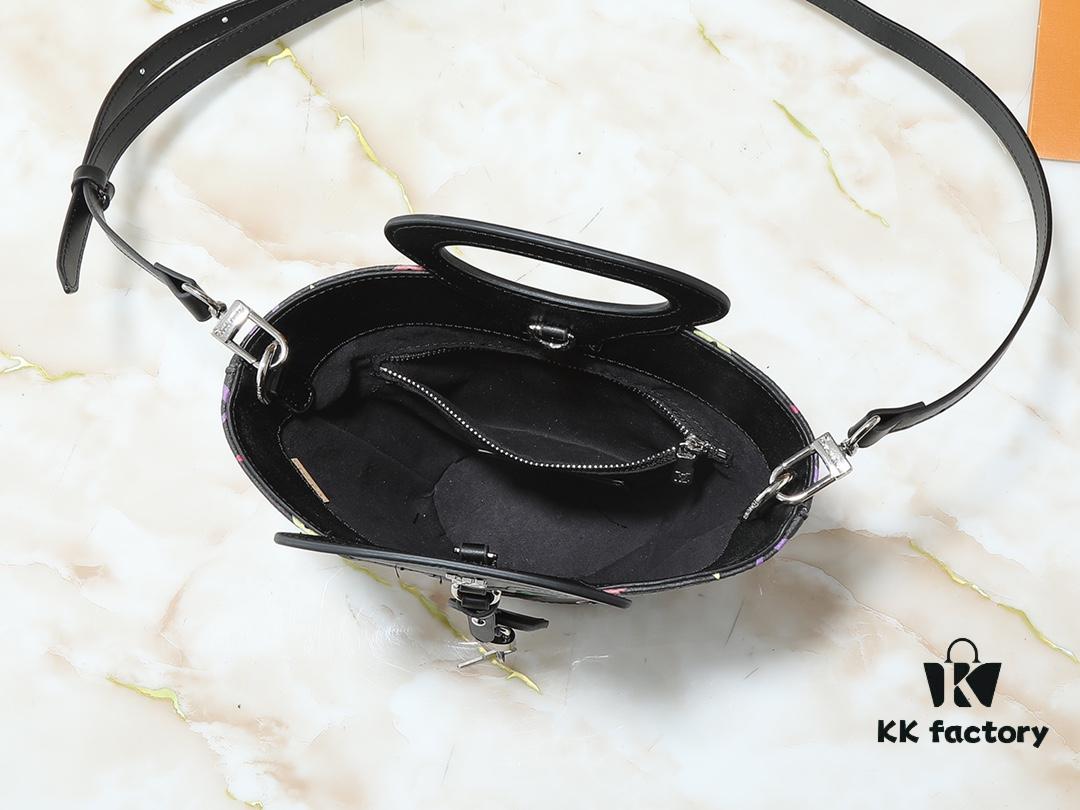 6930244e12f62673a6fadb63 Upgraded Original M1468 Nicolas Ghesquière Presents the Rivage BB Bag from the Louis Vuitton Spring-Summer 2025 Runway Collection