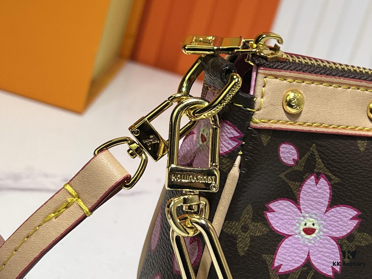 693024a712f62673a6fadbc7 M13666 Pochette Accessoires Bag