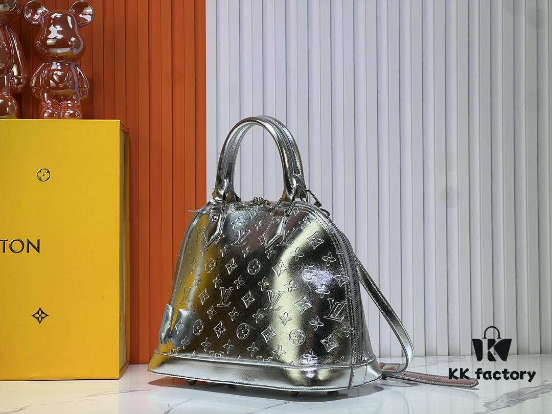 6930250c12f62673a6fadc0a M11835 M53151 Alma BB Bag from the LVSki Collection