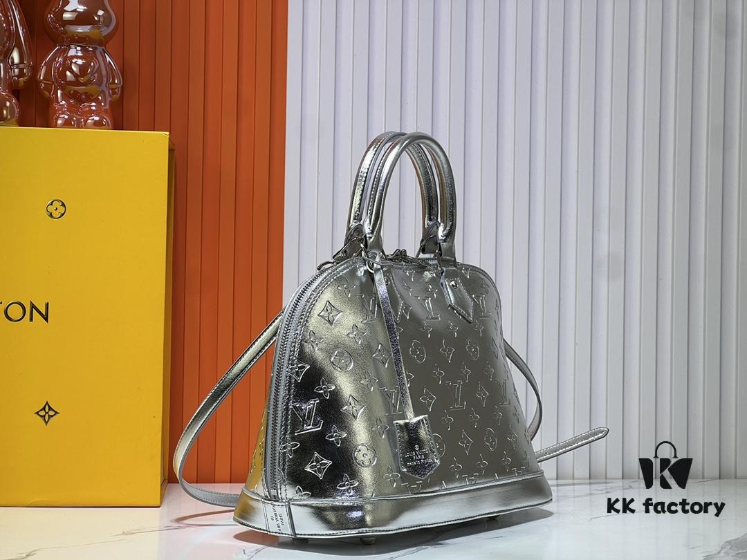 6930251112f62673a6fadc0e M11835 M53151 Alma BB Bag from the LVSki Collection