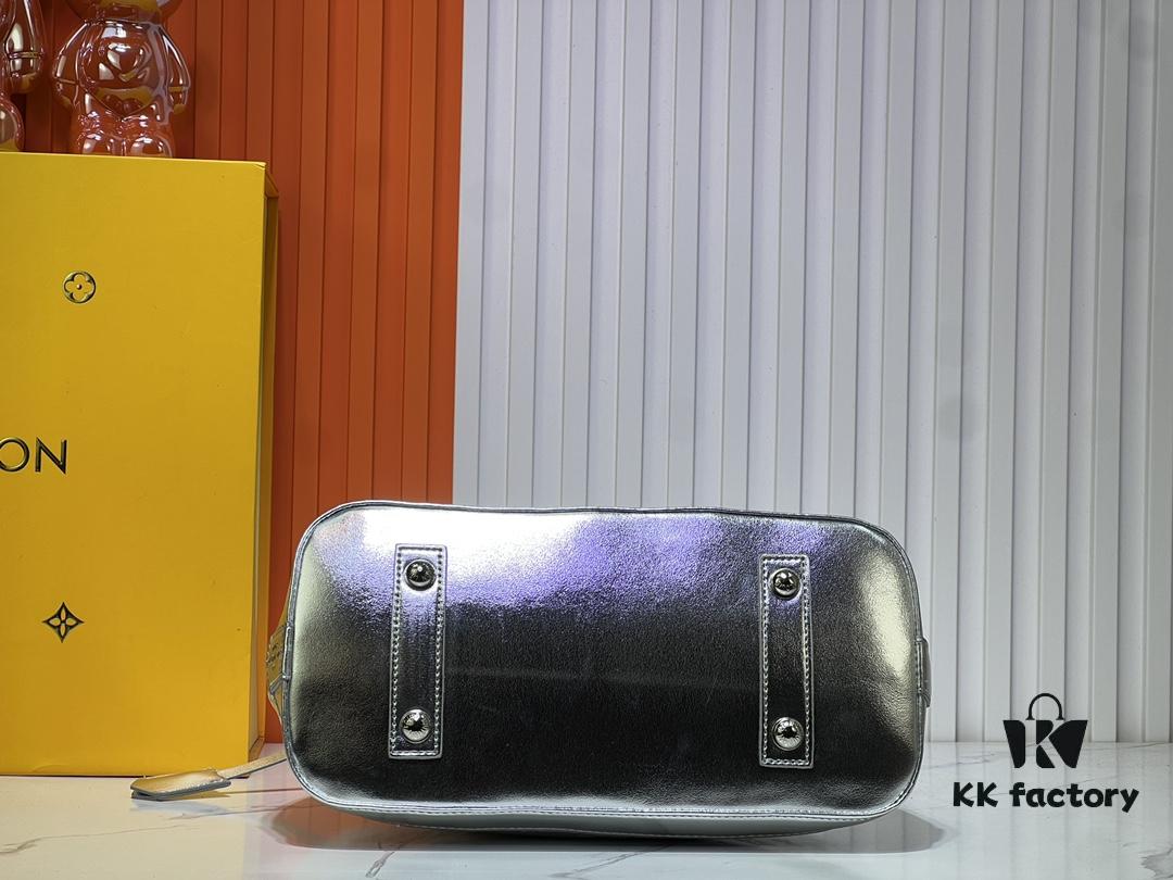 6930251212f62673a6fadc0f M11835 M53151 Alma BB Bag from the LVSki Collection